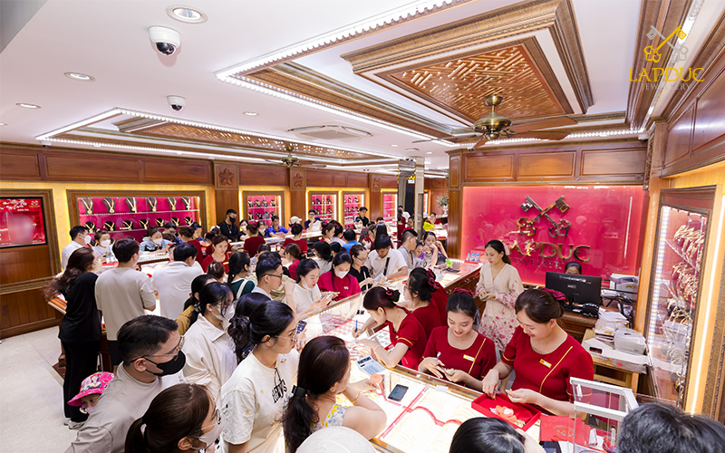 Rộn ràng Ngày Vía Thần Tài tại Lập Đức Jewellery: Trao lộc đầu xuân, gửi trọn thịnh vượng 1